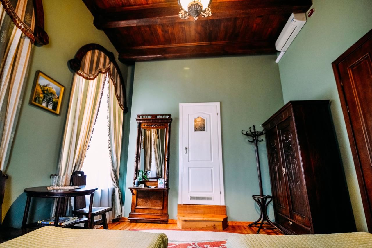 Отель Antique House Hotel Дубно