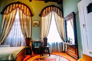 Отель Antique House Hotel Дубно Двухместный номер с 2 отдельными кроватями-5